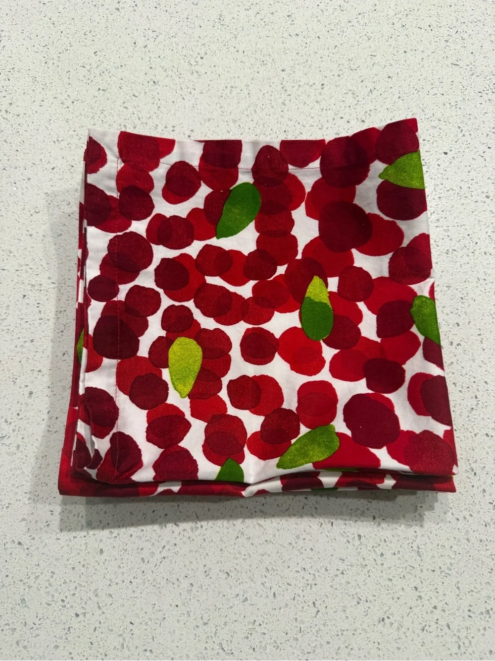 MARIMEKKO MUSTIKKAMAA CRATE &BARREL Set of 6 Napkins